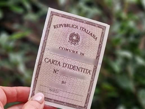 Carte di identità cartacee valide fino alla scadenza: come funziona
 
